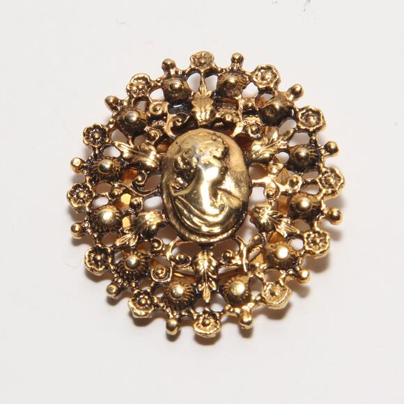 Vintage Cameo Profile Scarf Clip Gold Tone - Picture 1 of 4